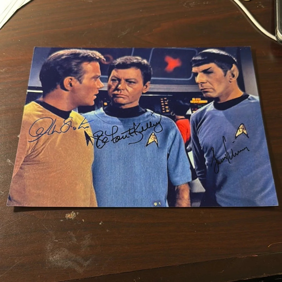- Star Trek Autographed Photo - Picture 1 of 1